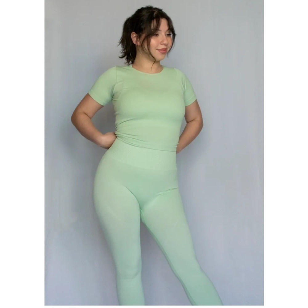 Mint Sports Bra and Leggings Set - Picture 3 of 4